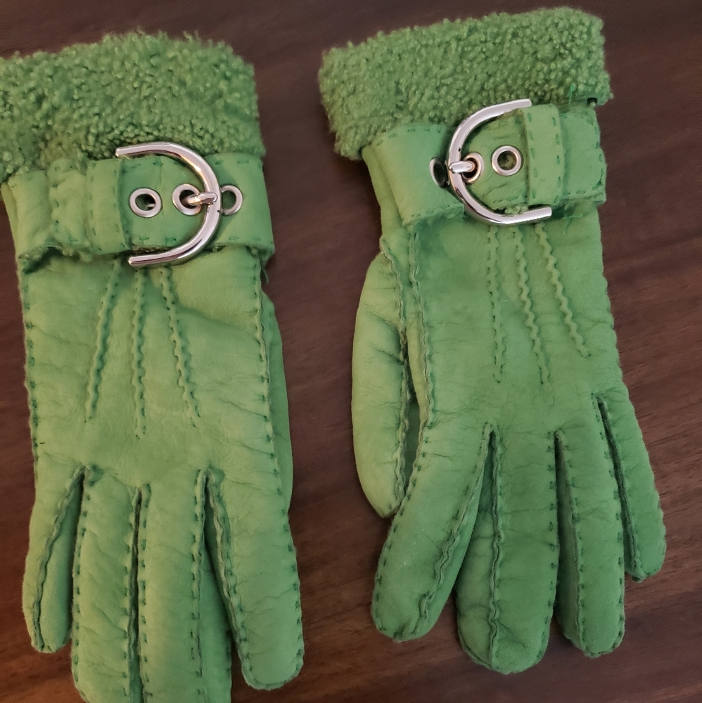 Coach buckle gloves